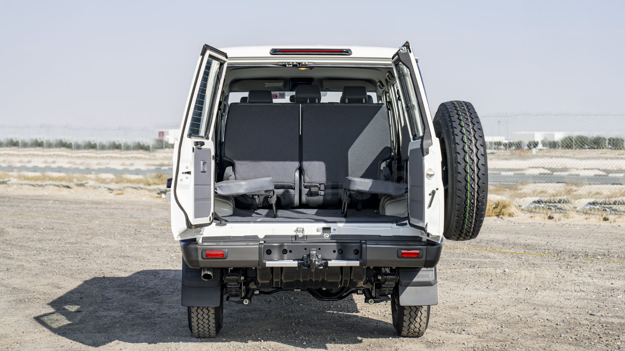 TOYOTA LAND CRUISER LC76 4.2D MT