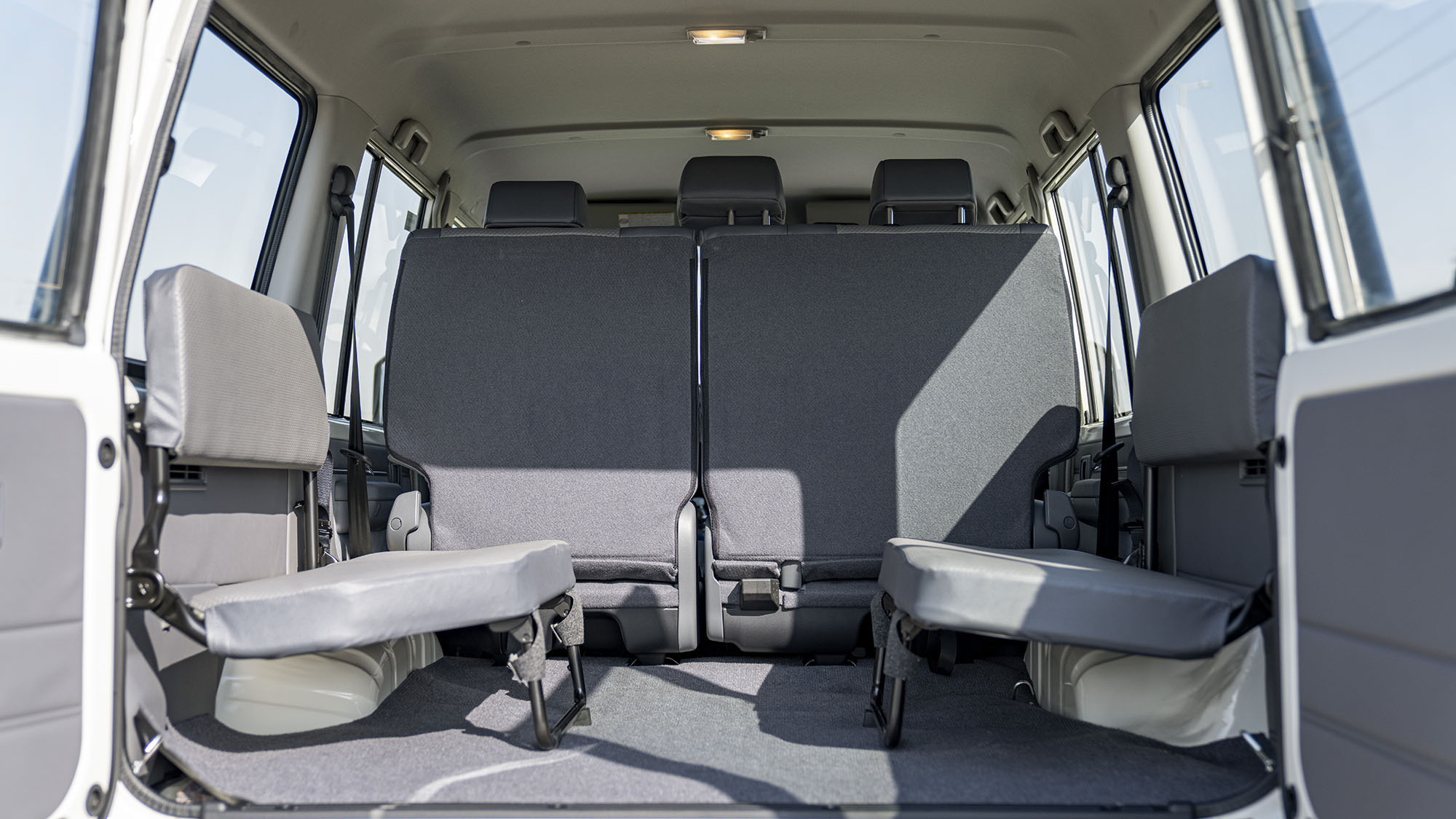 TOYOTA LAND CRUISER LC76 4.2D MT