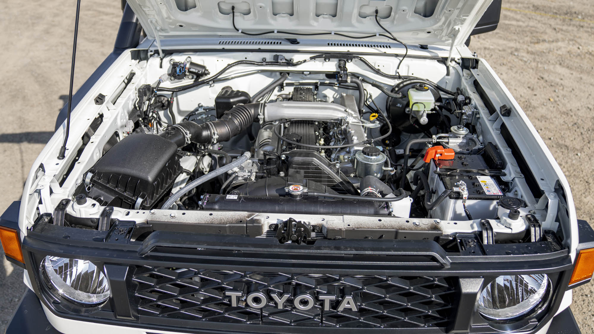 TOYOTA LAND CRUISER LC76 4.2D MT