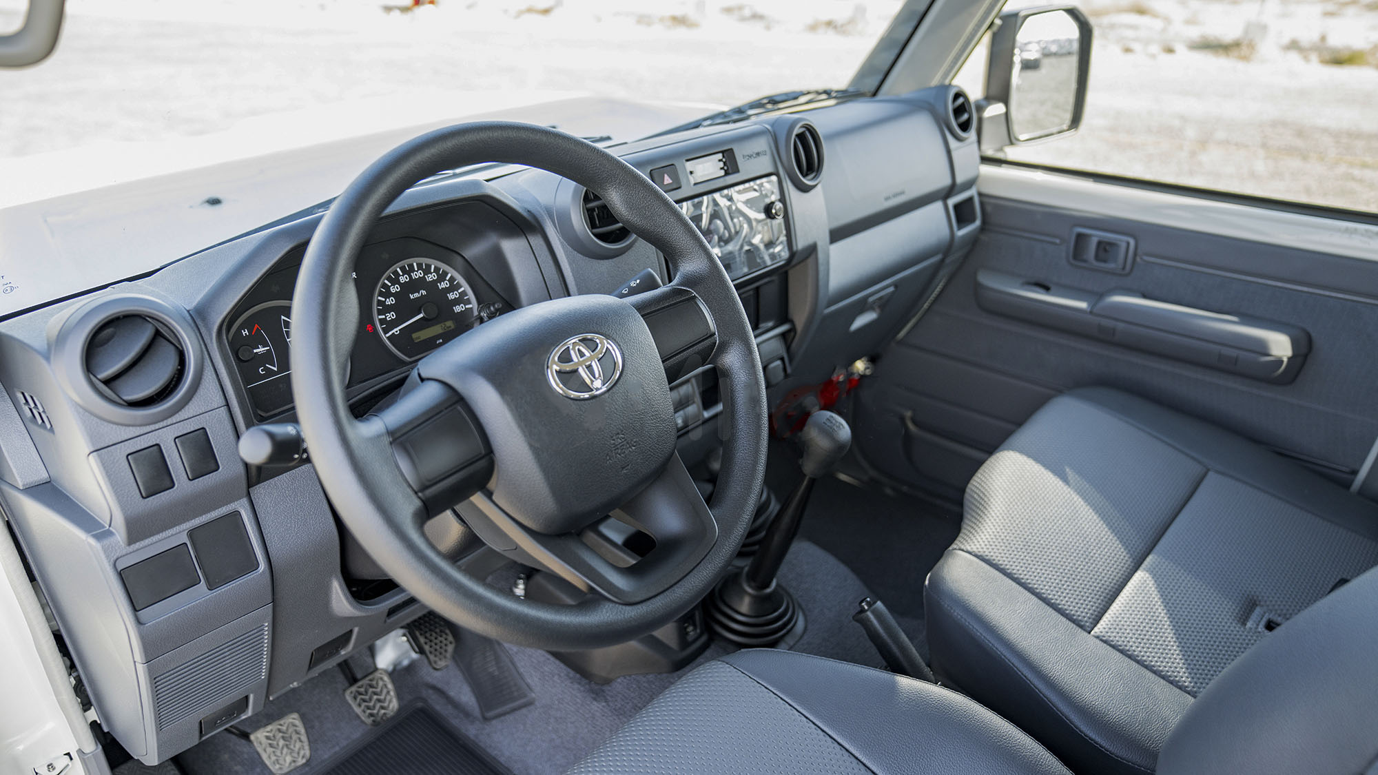 TOYOTA LAND CRUISER LC76 4.2D MT