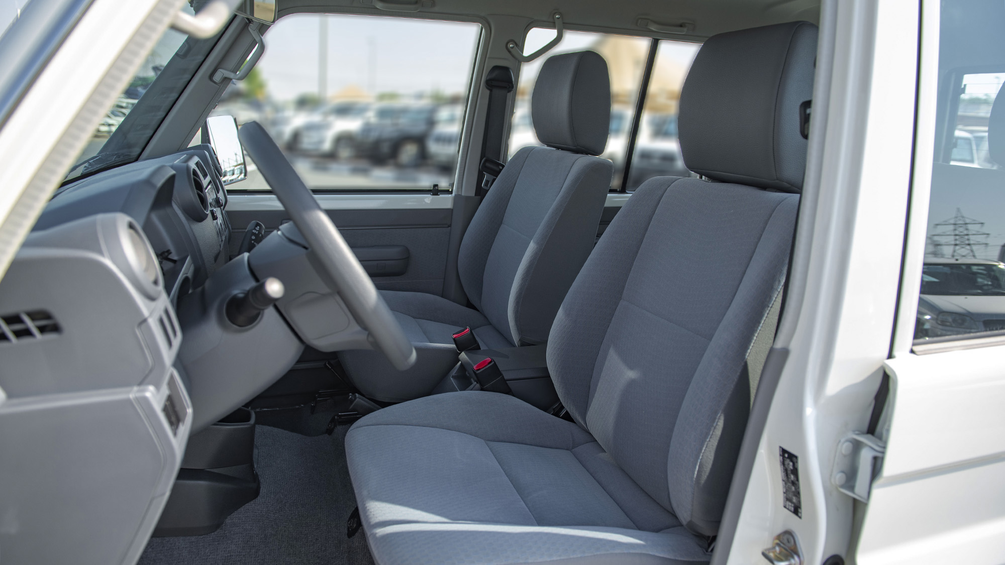 TOYOTA LAND CRUISER LC76 4.5D MT