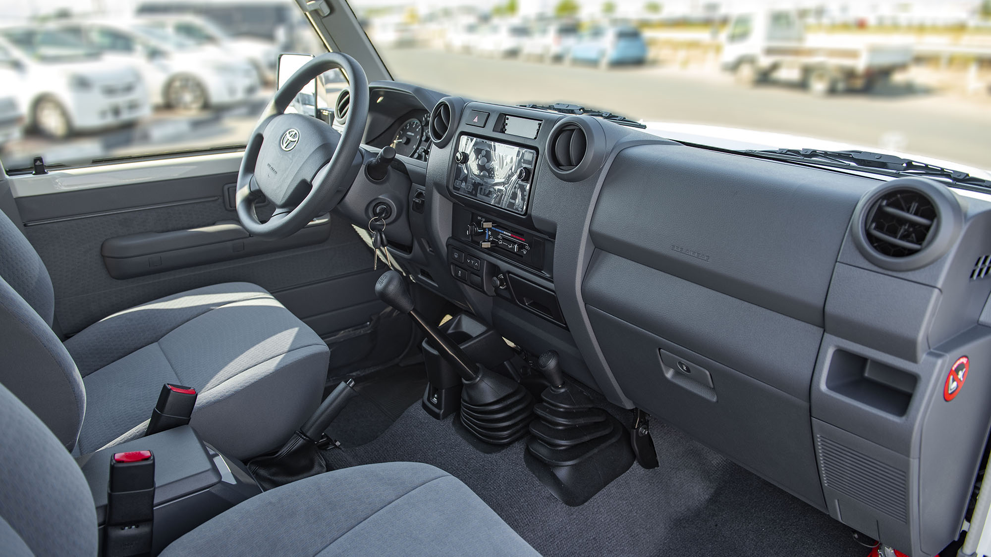 TOYOTA LAND CRUISER LC76 4.5D MT