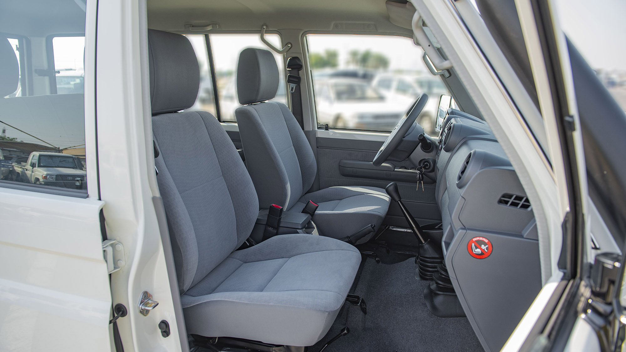 TOYOTA LAND CRUISER LC76 4.5D MT