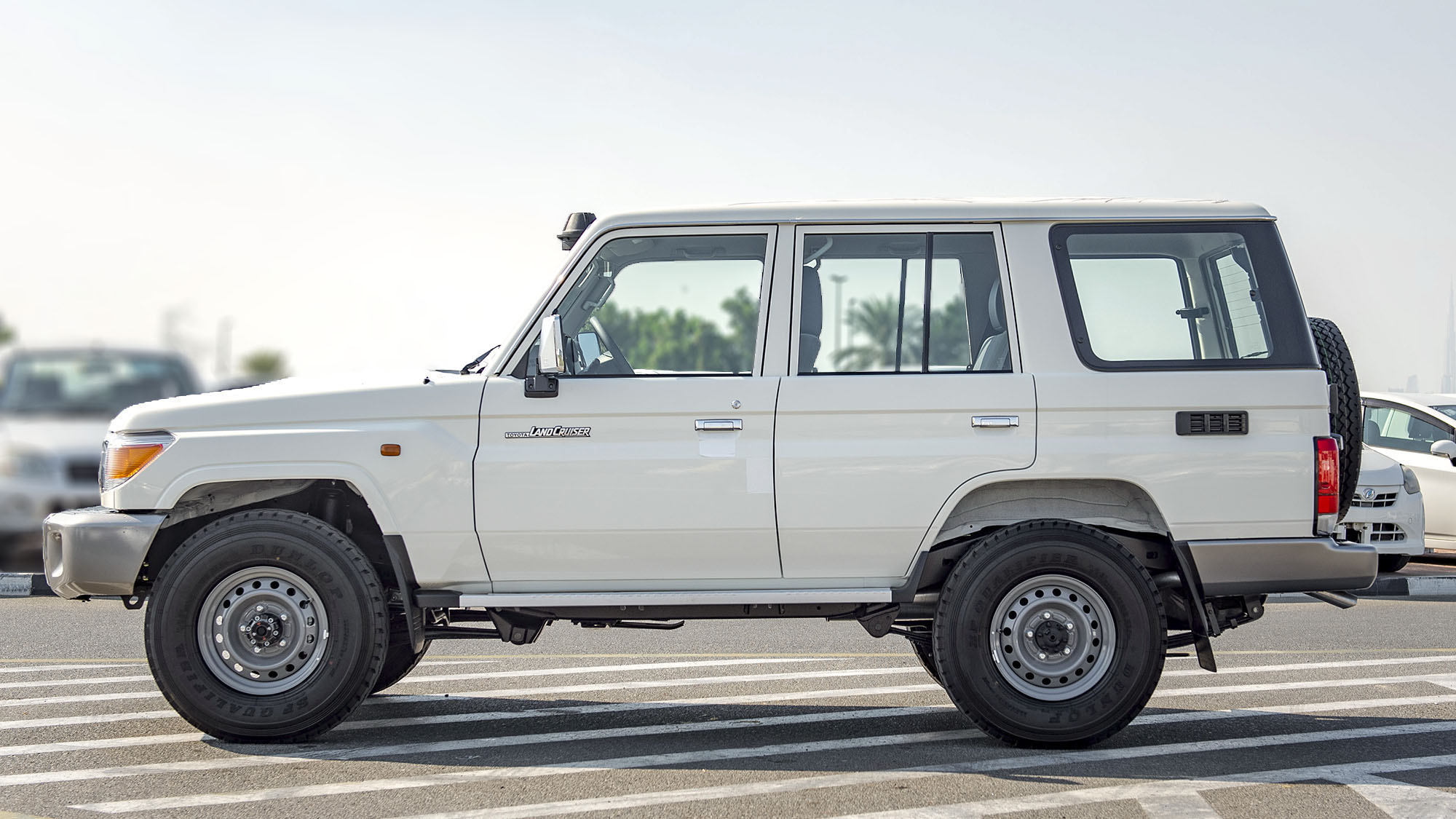 TOYOTA LAND CRUISER LC76 4.5D MT