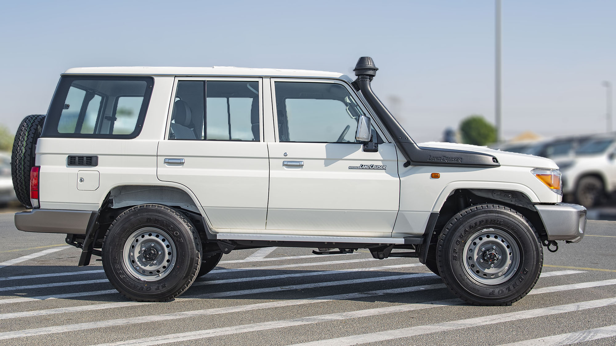TOYOTA LAND CRUISER LC76 4.5D MT