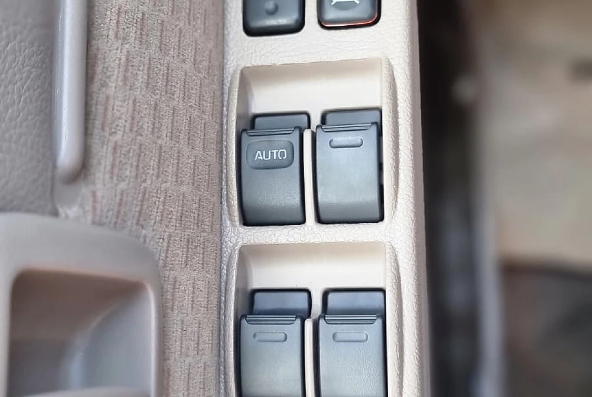 TOYOTA LAND CRUISER LC76 HARD TOP 4.5L DIESEL