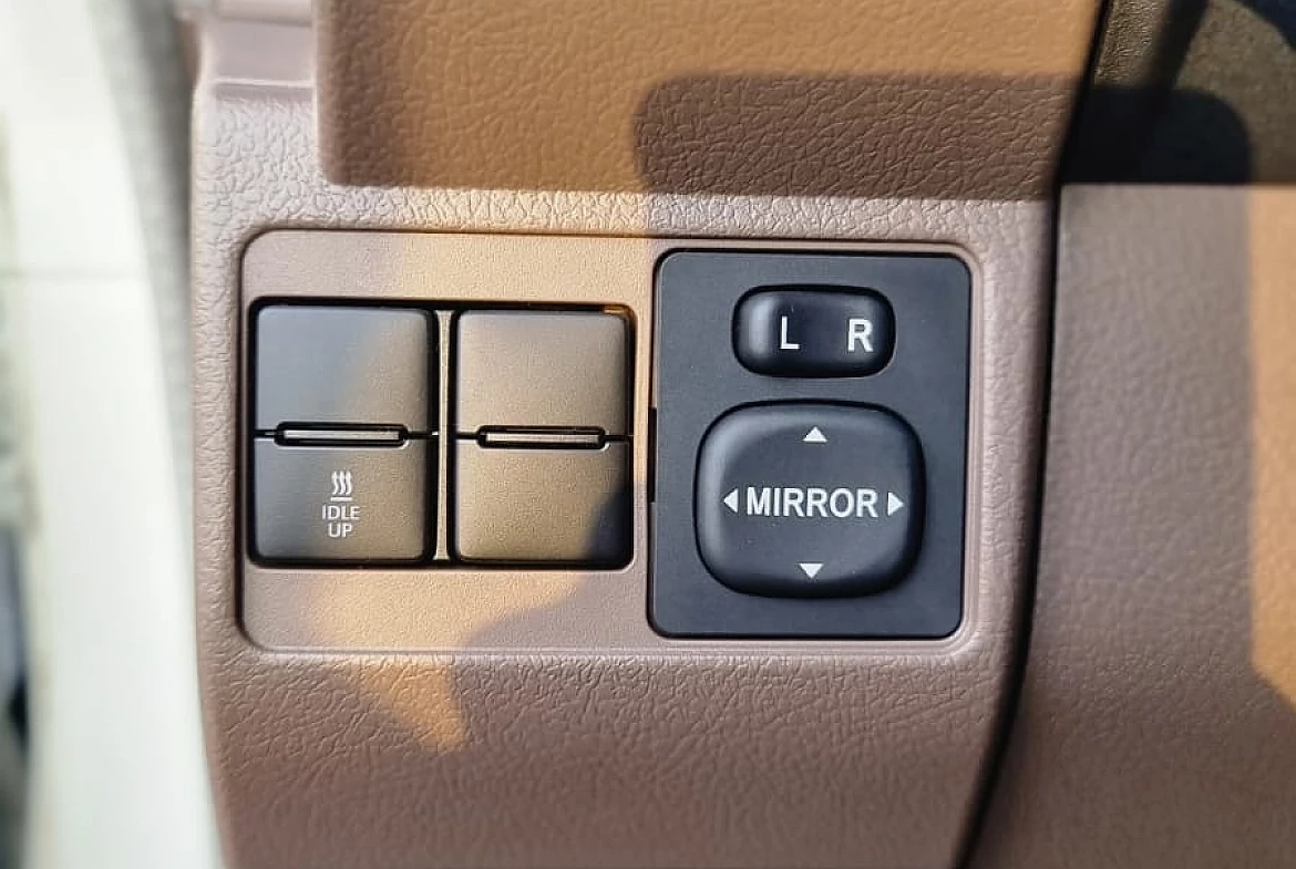 TOYOTA LAND CRUISER LC76 HARD TOP 4.5L DIESEL