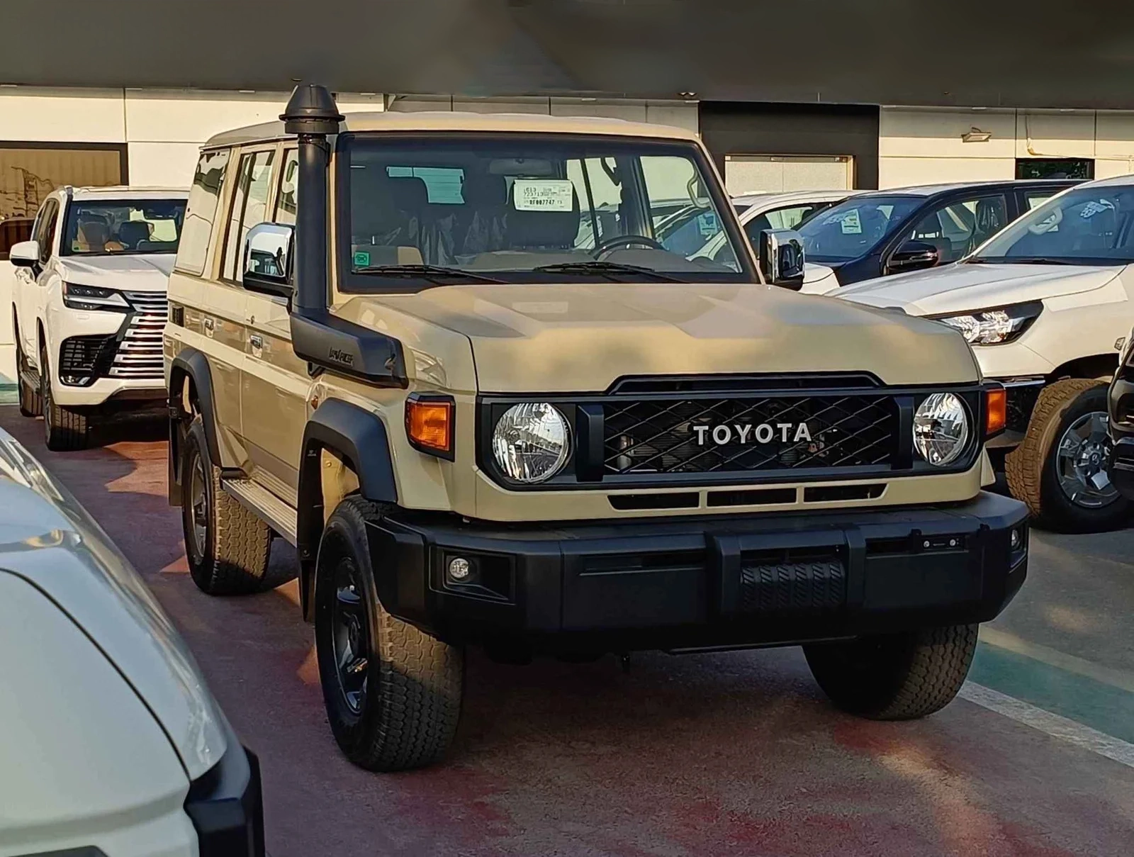 TOYOTA LAND CRUISER LC76 HARDTOP DIESEL BEIGE