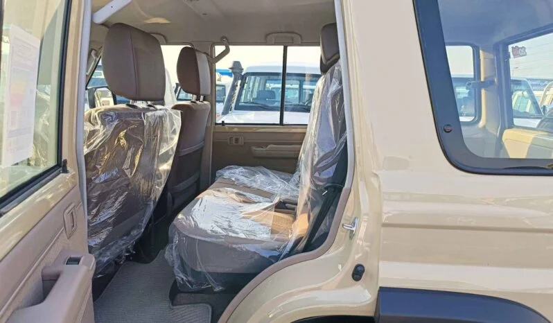 TOYOTA LAND CRUISER LC76 HARDTOP DIESEL BEIGE