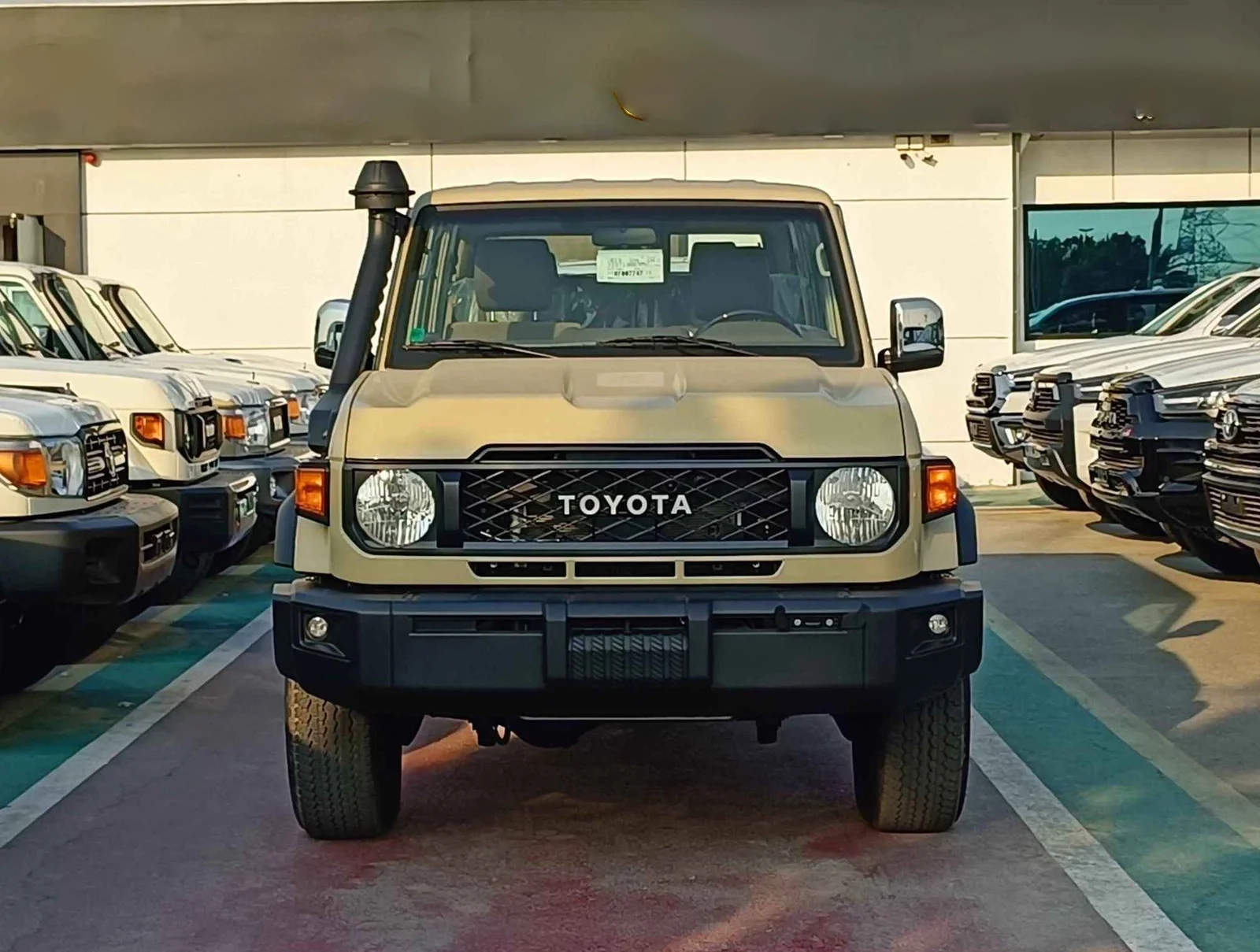 TOYOTA LAND CRUISER LC76 HARDTOP DIESEL BEIGE