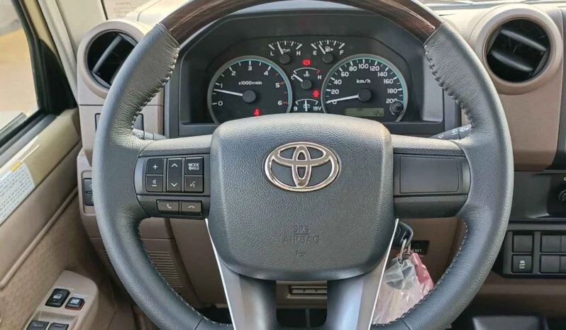 TOYOTA LAND CRUISER LC76 HARDTOP DIESEL BEIGE