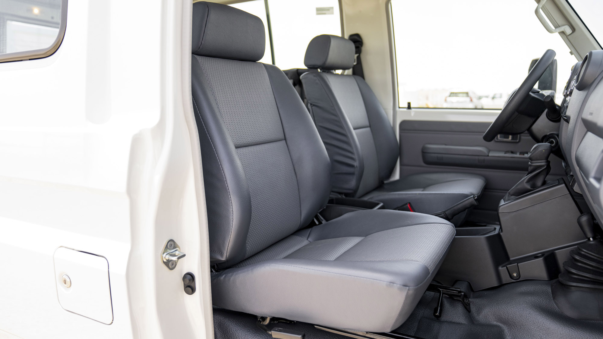 TOYOTA LAND CRUISER LC78 2.8D AT