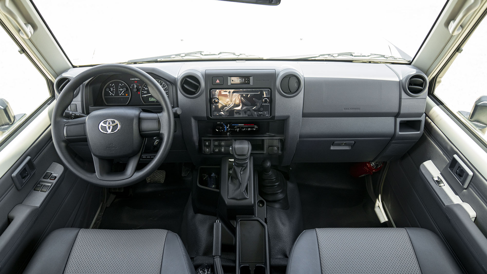 TOYOTA LAND CRUISER LC78 2.8D AT