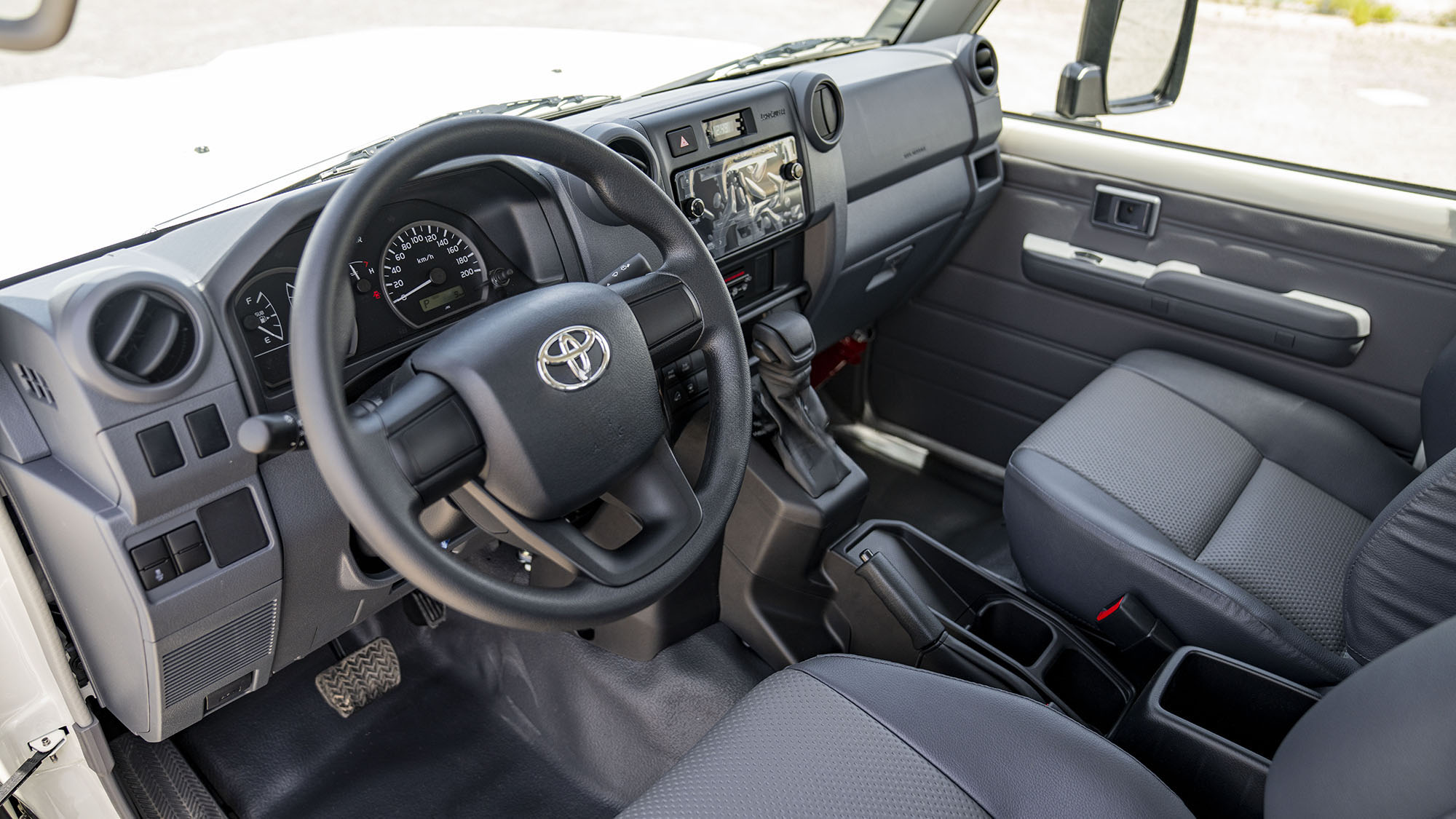 TOYOTA LAND CRUISER LC78 2.8D AT