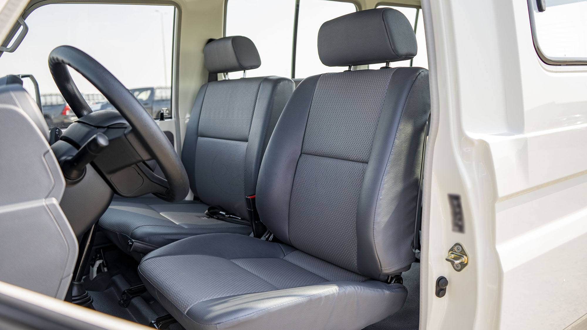 TOYOTA LAND CRUISER LC78 4.2D _ WHITE