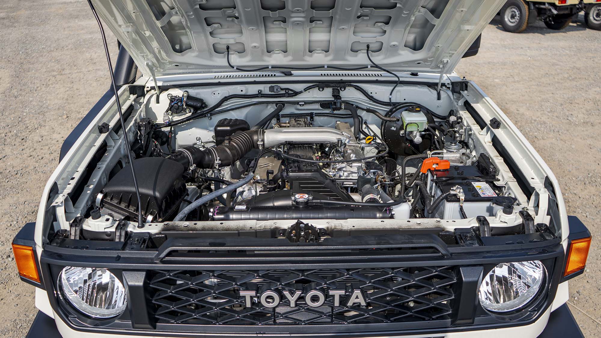 TOYOTA LAND CRUISER LC78 4.2D _ WHITE