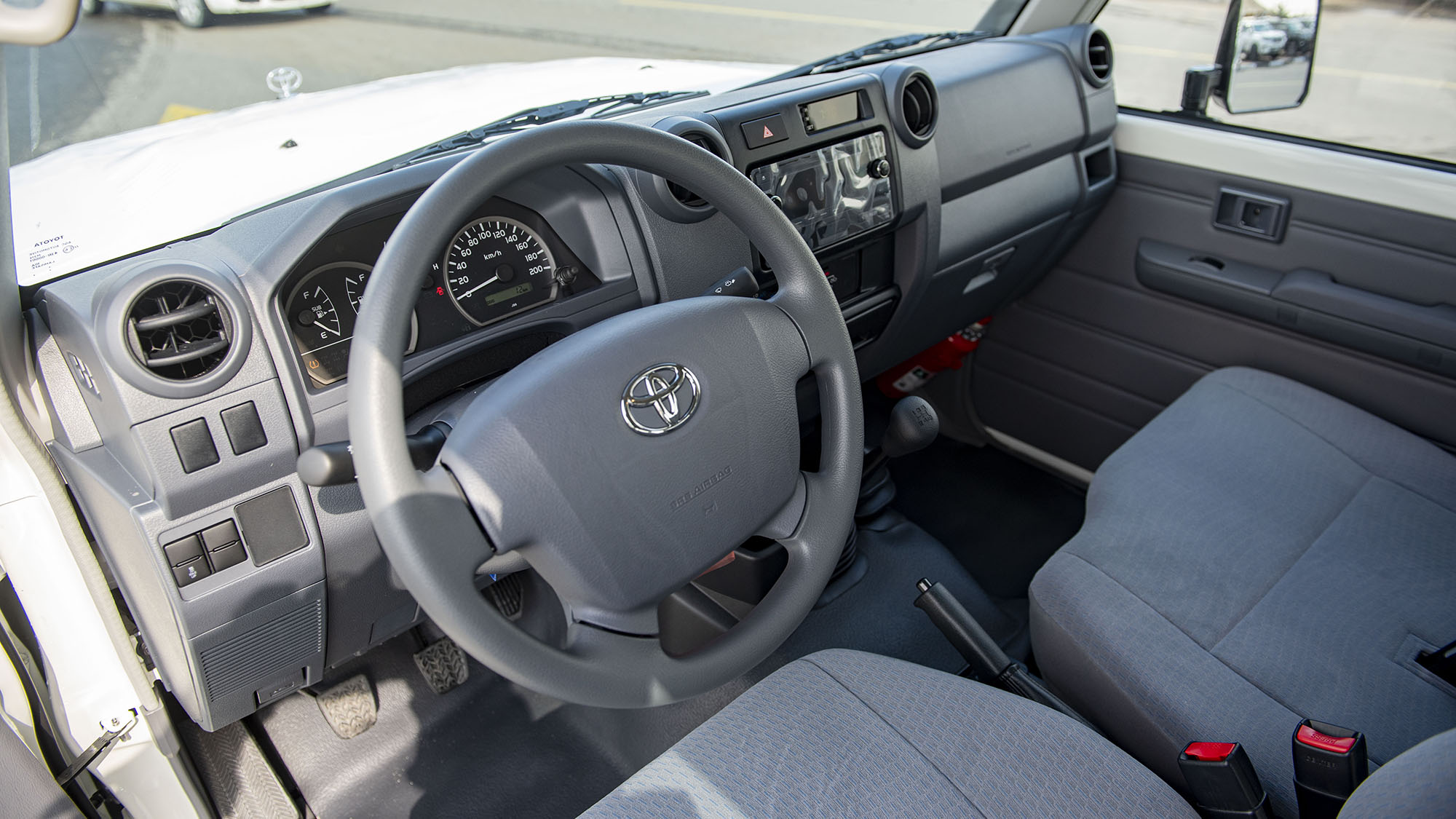 TOYOTA LAND CRUISER LC78 4.5D MT