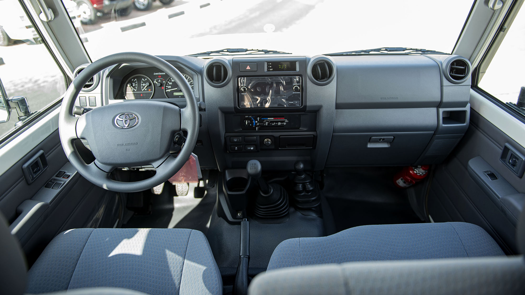 TOYOTA LAND CRUISER LC78 4.5D MT