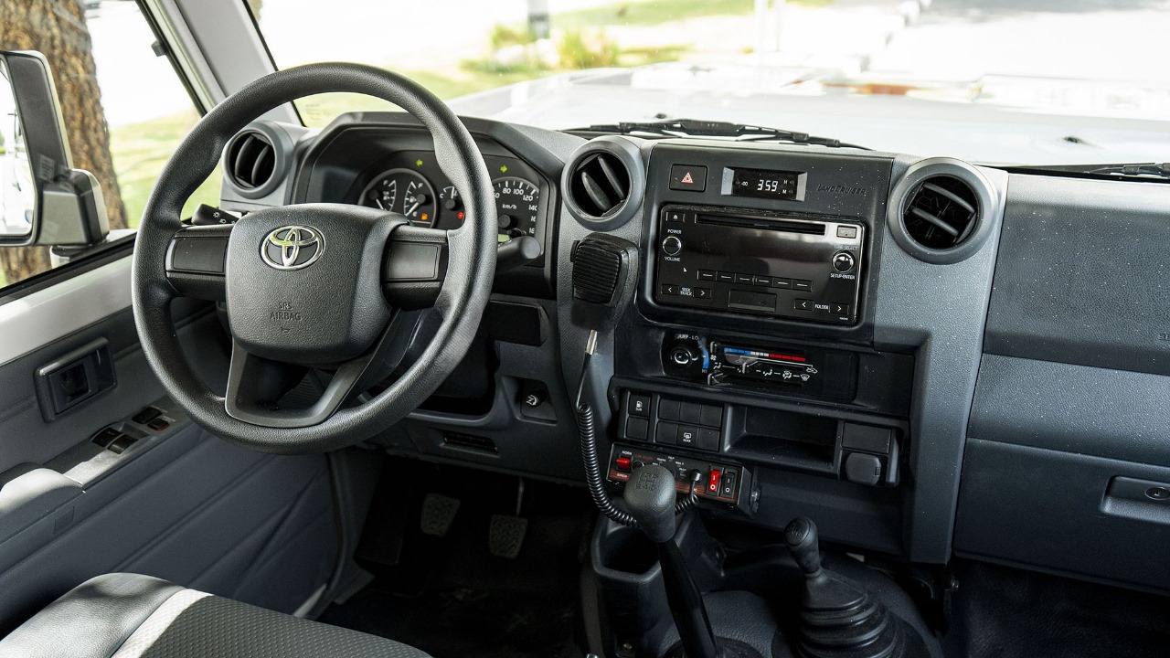 TOYOTA LAND CRUISER LC78 AMBULANCE 4.2D MT
