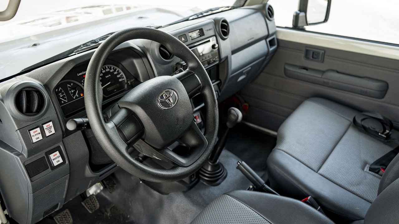 TOYOTA LAND CRUISER LC78 AMBULANCE 4.2D MT