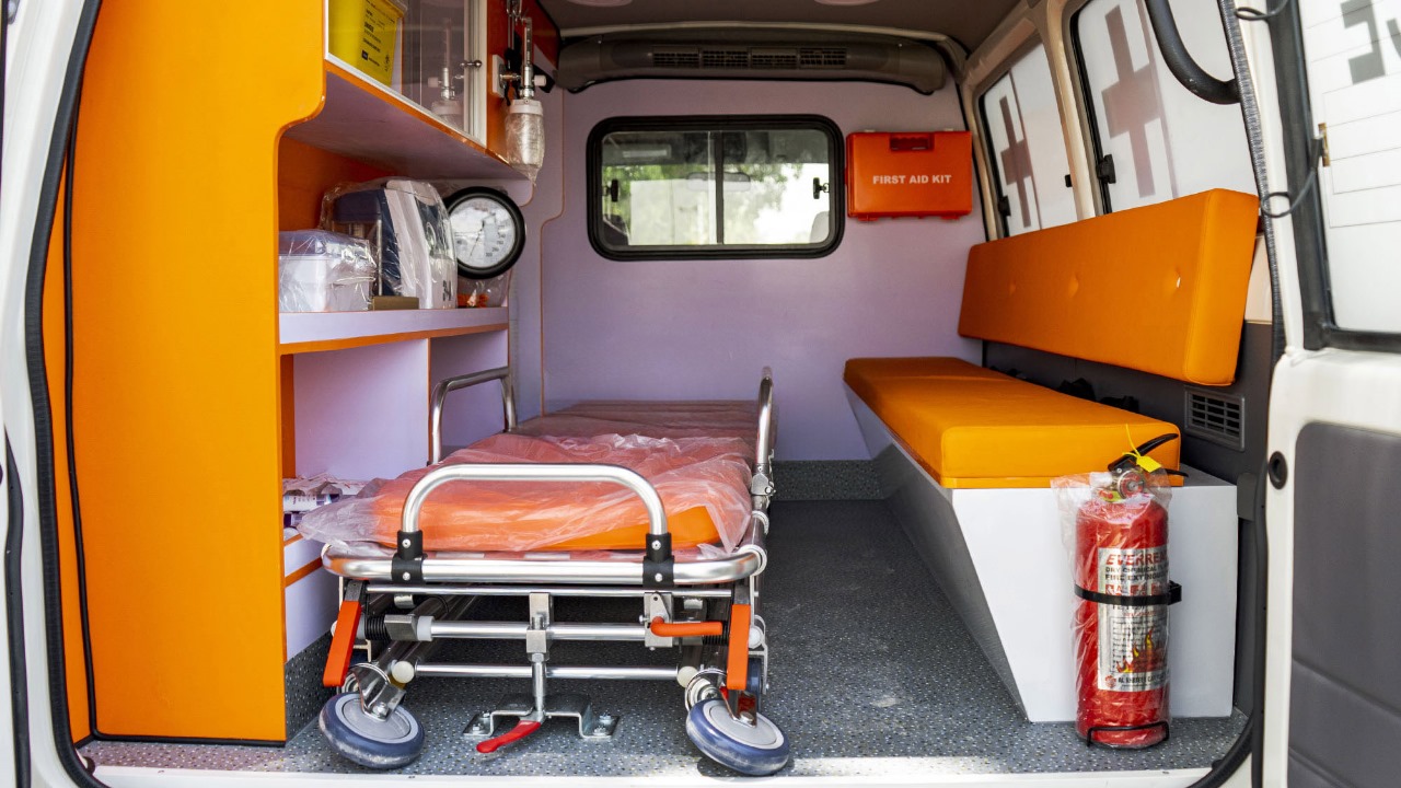 TOYOTA LAND CRUISER LC78 AMBULANCE 4.2D MT