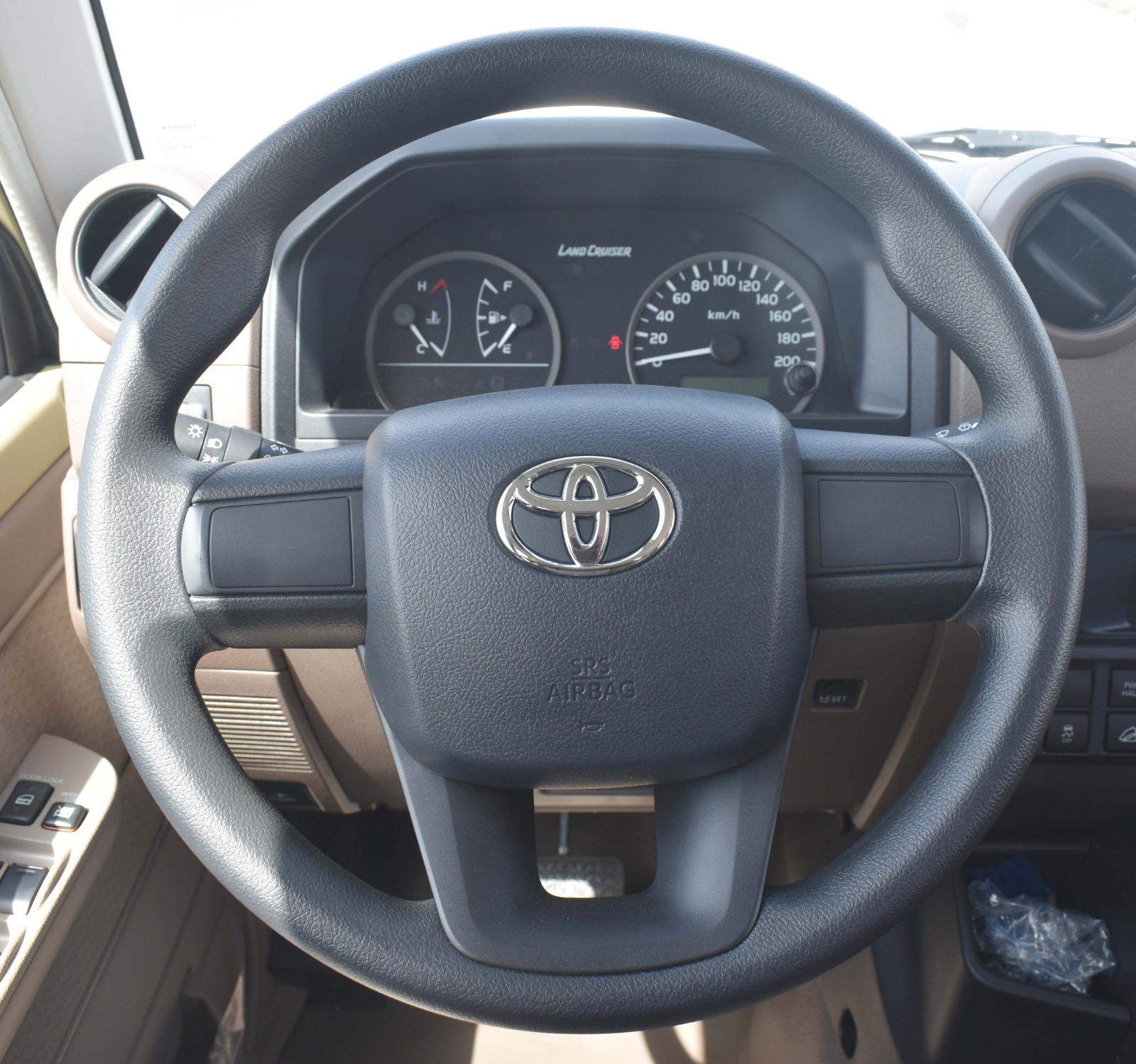 TOYOTA LAND CRUISER LC79 DC 2.8 D AT