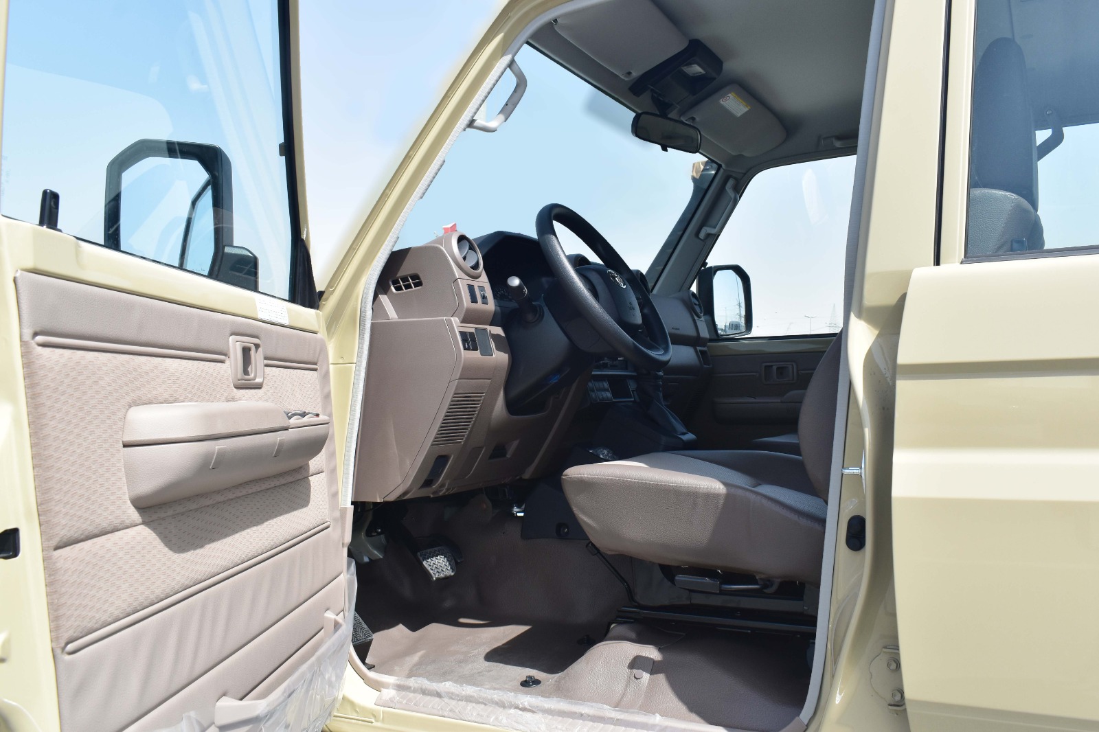 TOYOTA LAND CRUISER LC79 DC 2.8 D AT