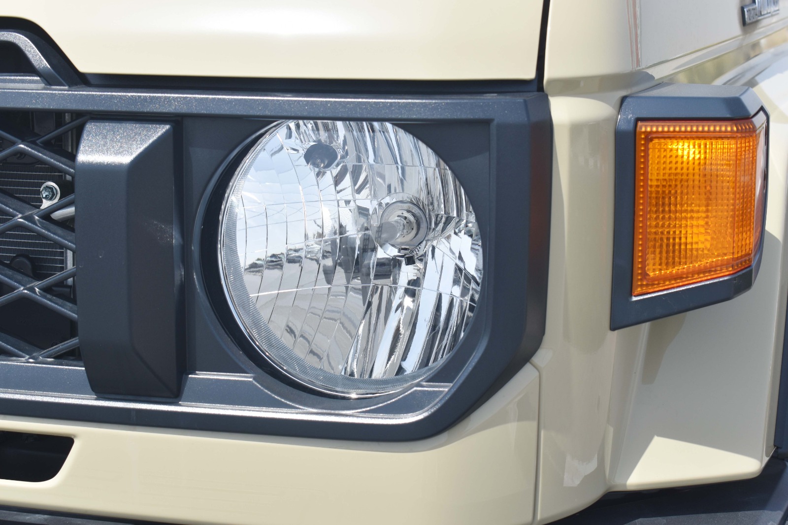 TOYOTA LAND CRUISER LC79 DC 2.8 D AT