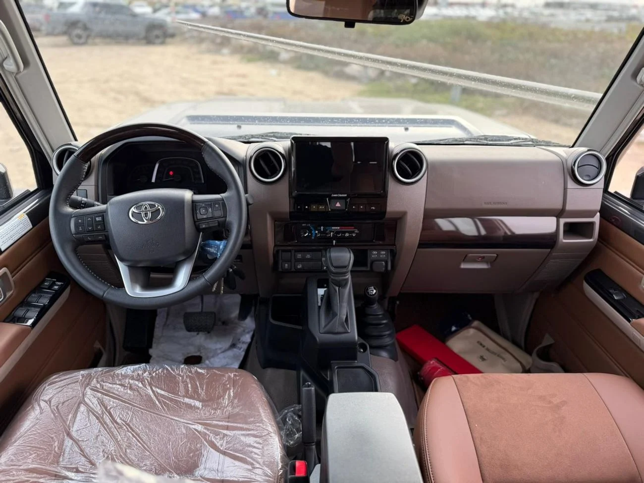 Toyota Land Cruiser LC79 DC 4.0L AT Petrol (Full Option)