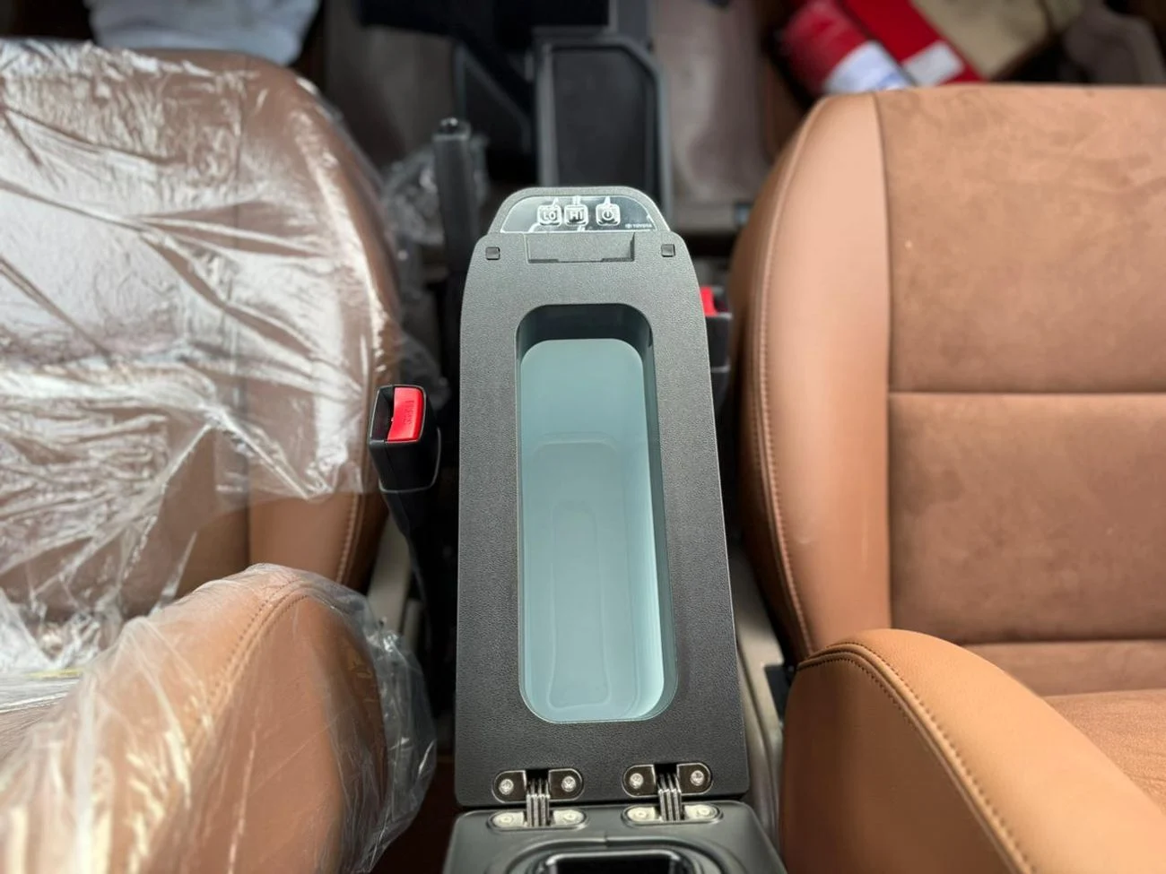 Toyota Land Cruiser LC79 DC 4.0L AT Petrol (Full Option)