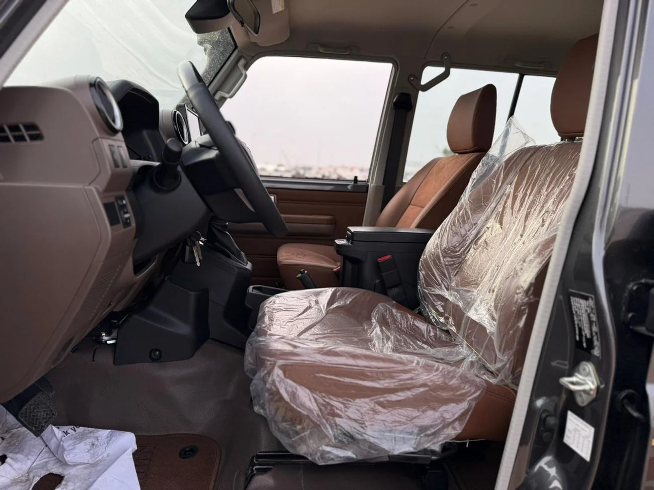 Toyota Land Cruiser LC79 DC 4.0L AT Petrol (Full Option)