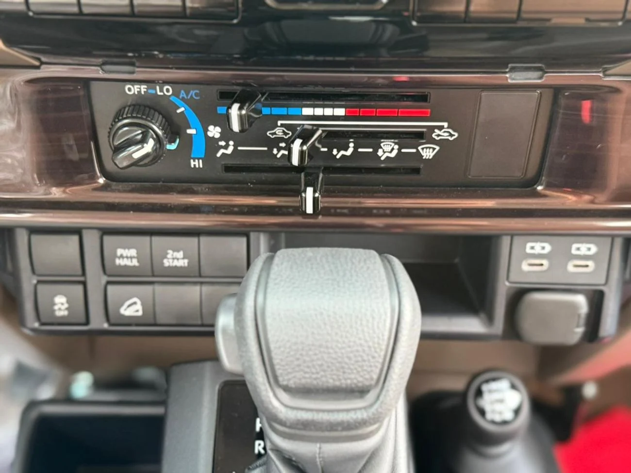 Toyota Land Cruiser LC79 DC 4.0L AT Petrol (Full Option)
