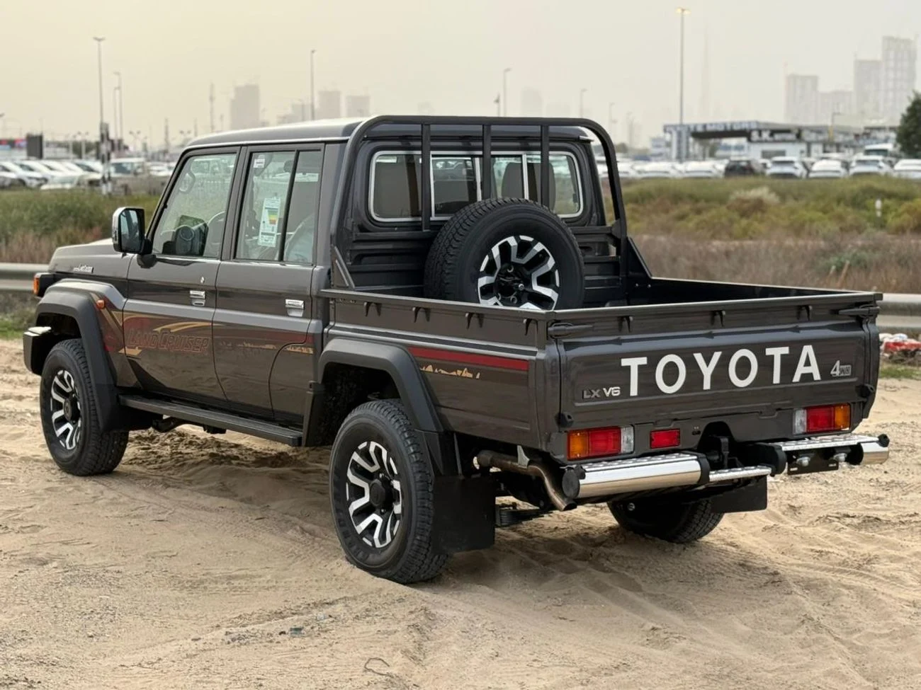 Toyota Land Cruiser LC79 DC 4.0L AT Petrol (Full Option)