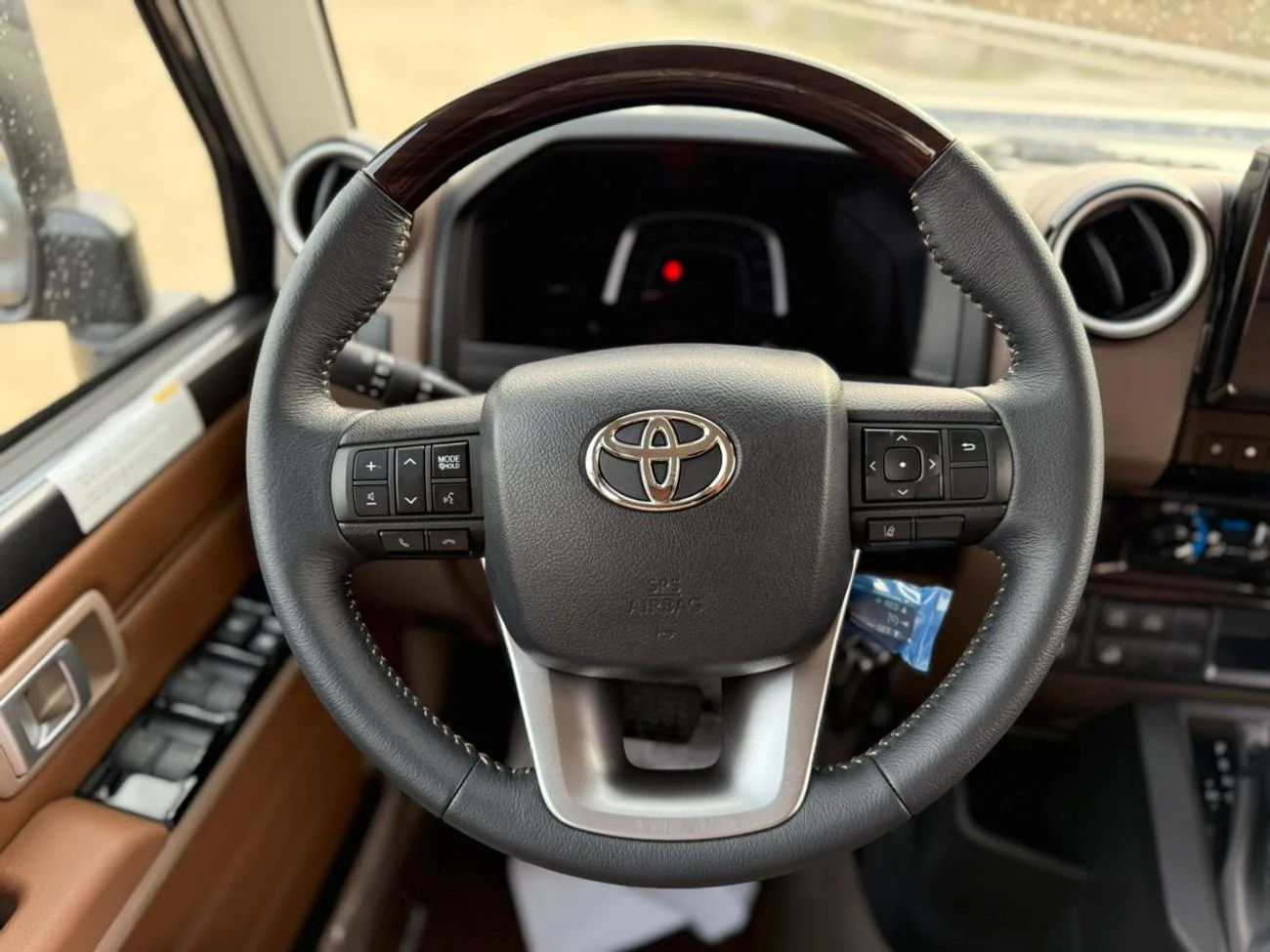 Toyota Land Cruiser LC79 DC 4.0L AT Petrol (Full Option)