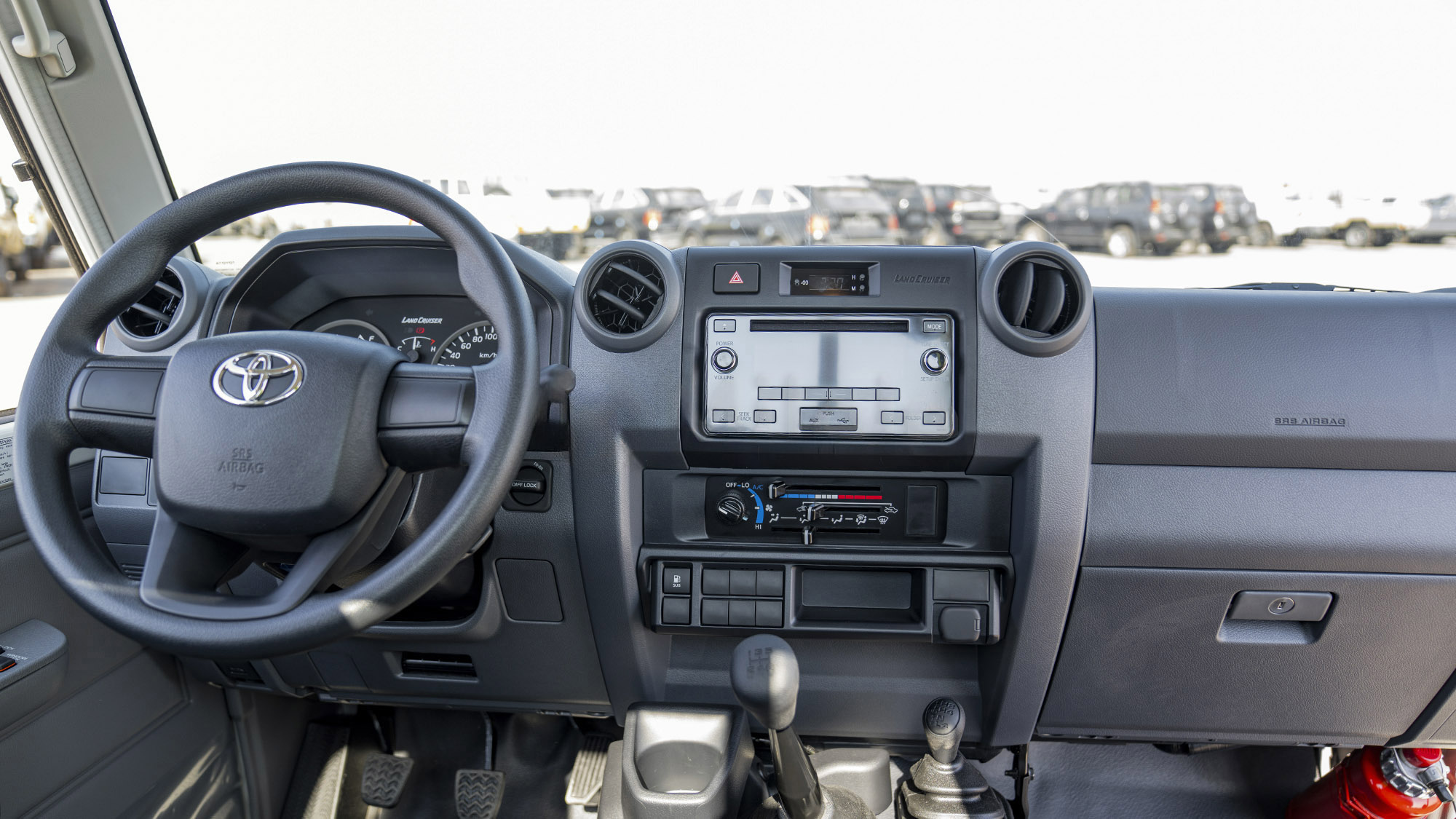 TOYOTA LAND CRUISER LC79 DC 4.0P MT _ WHITE