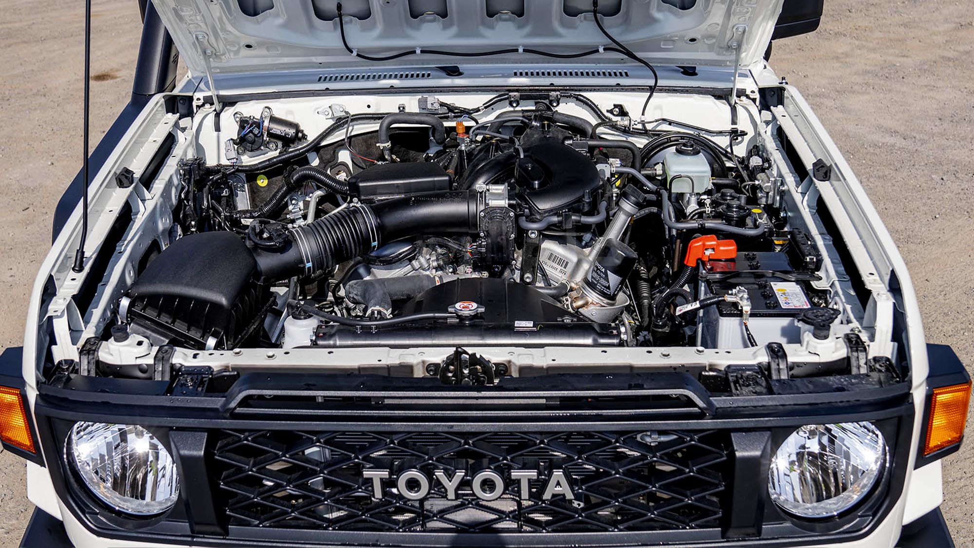 TOYOTA LAND CRUISER LC79 DC 4.0P MT _ WHITE