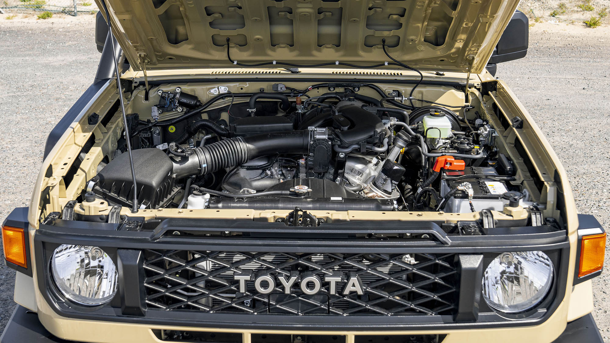 TOYOTA LAND CRUISER LC79DC 4.0P MT