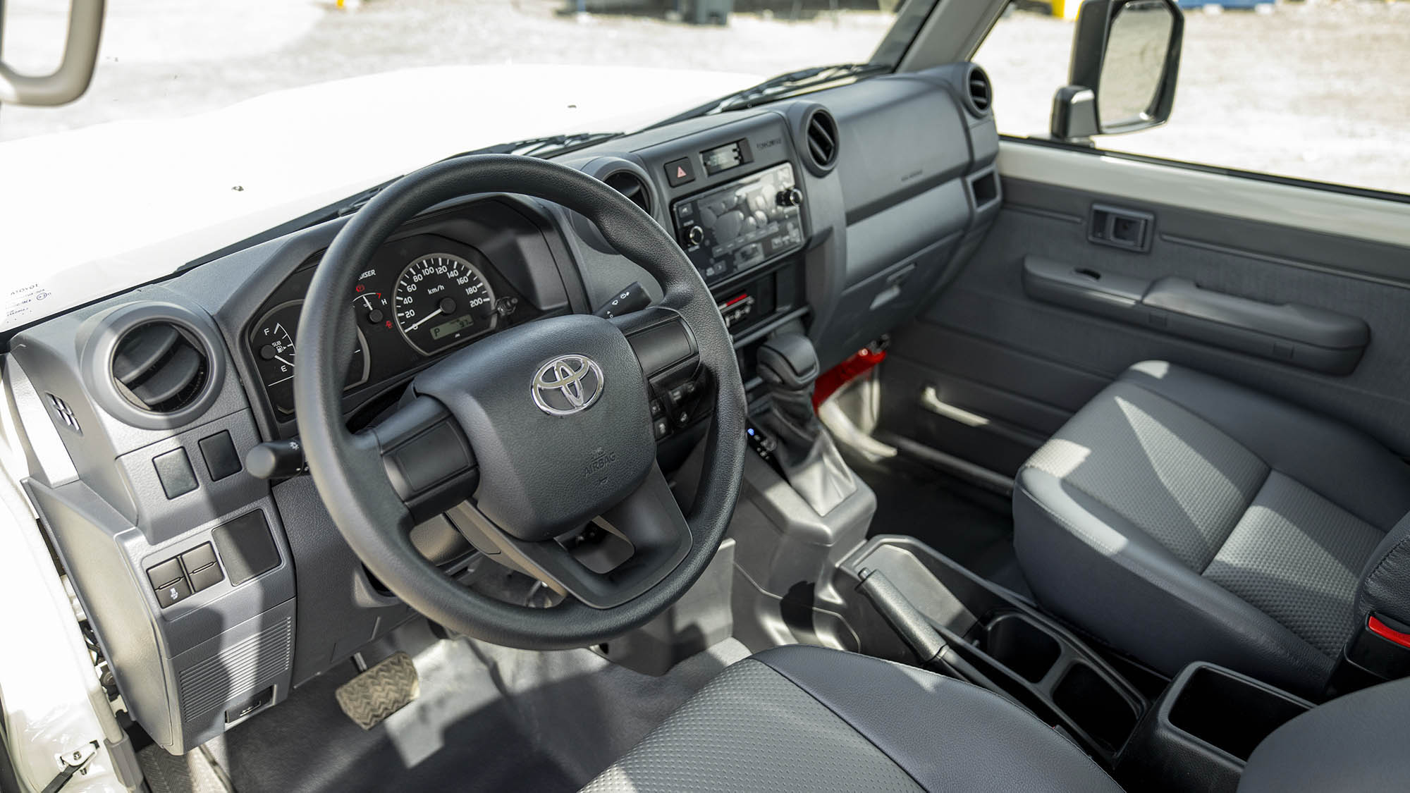 TOYOTA LAND CRUISER LC79SC 2.8D AT