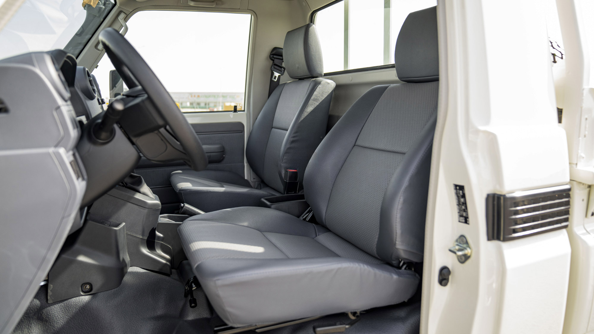 TOYOTA LAND CRUISER LC79SC 2.8D AT