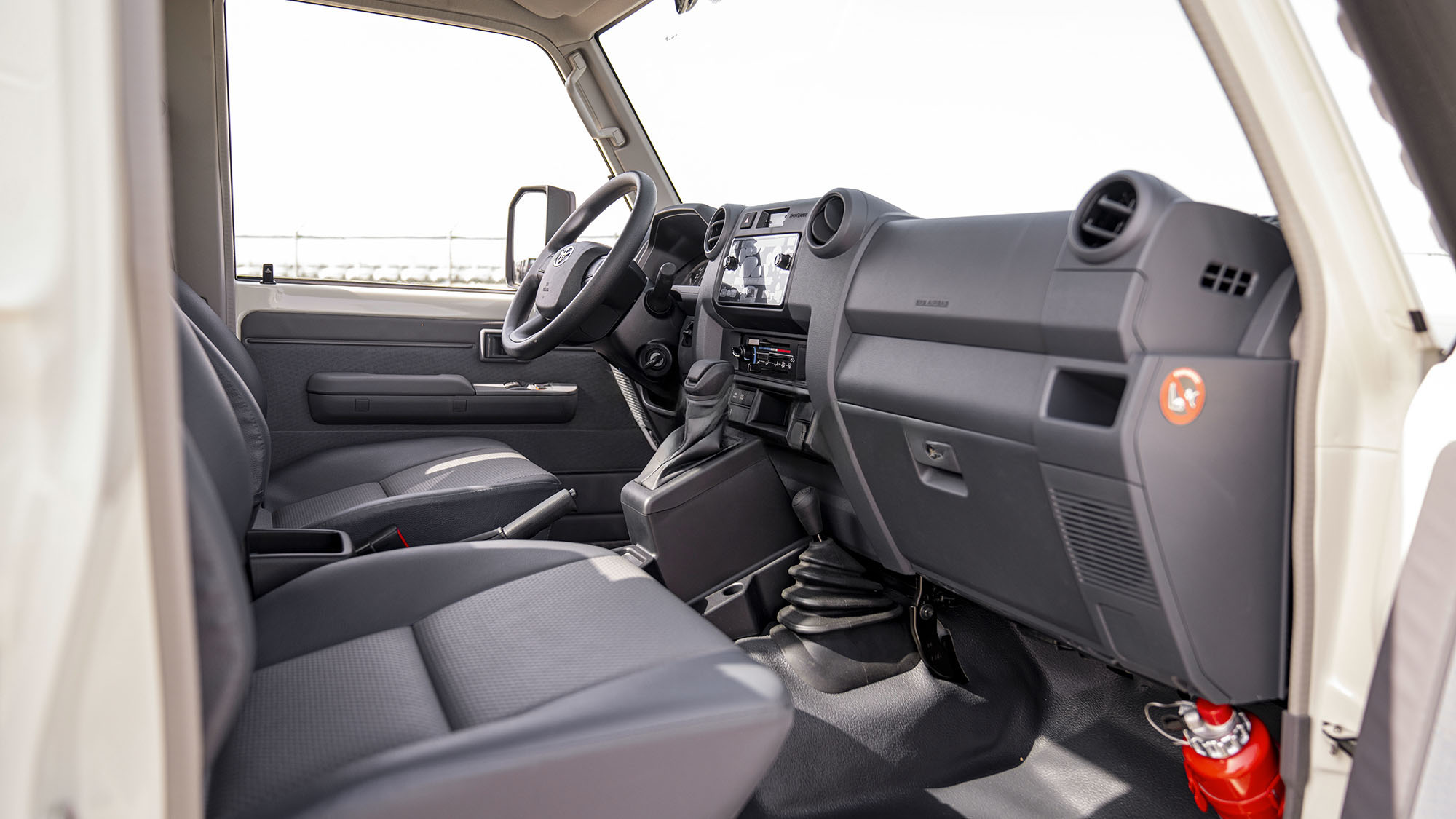 TOYOTA LAND CRUISER LC79SC 2.8D AT