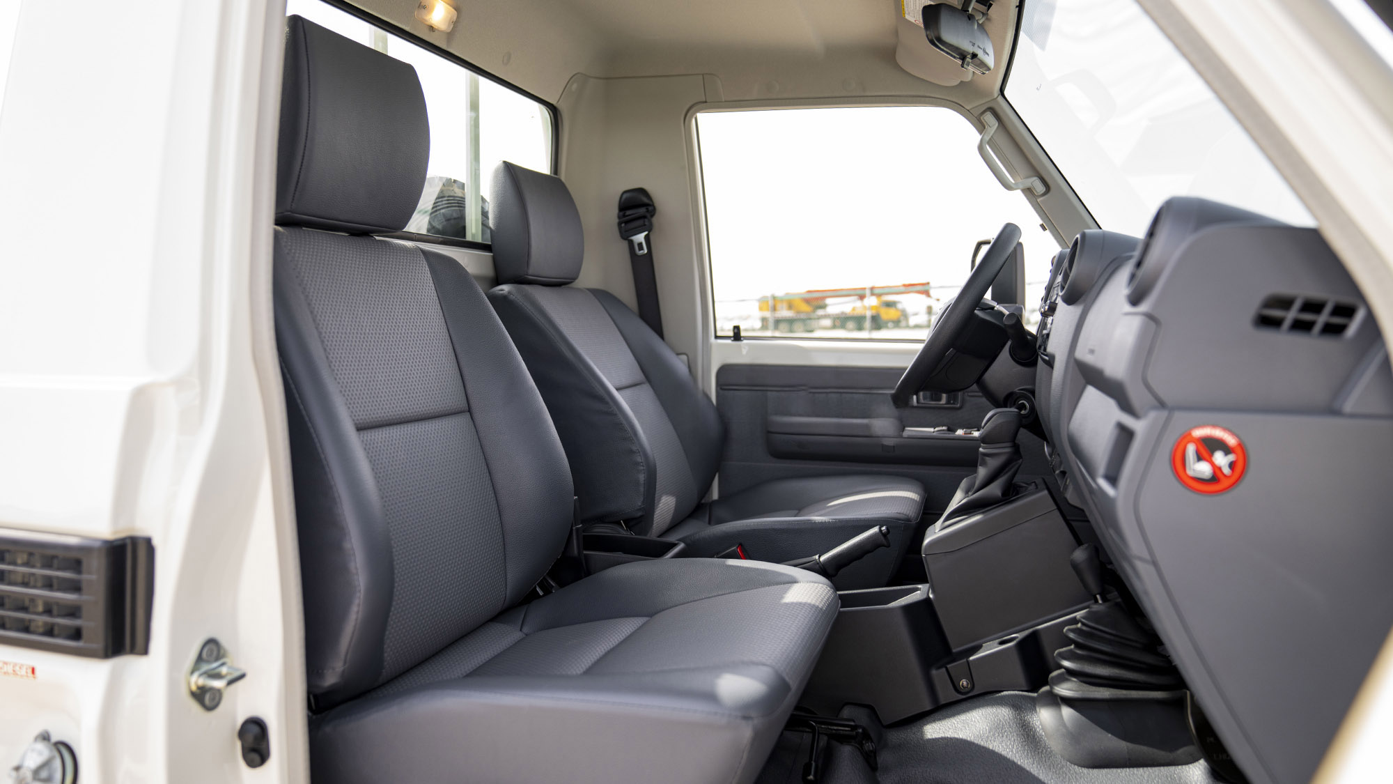 TOYOTA LAND CRUISER LC79SC 2.8D AT
