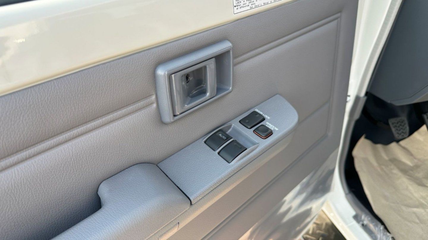TOYOTA LAND CRUISER LC79SC 4.2D MT