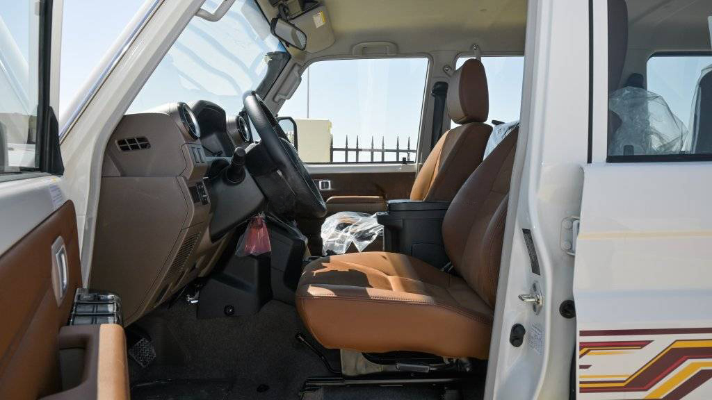 TOYOTA LC76 HARD TOP 4.0L PETROL AT