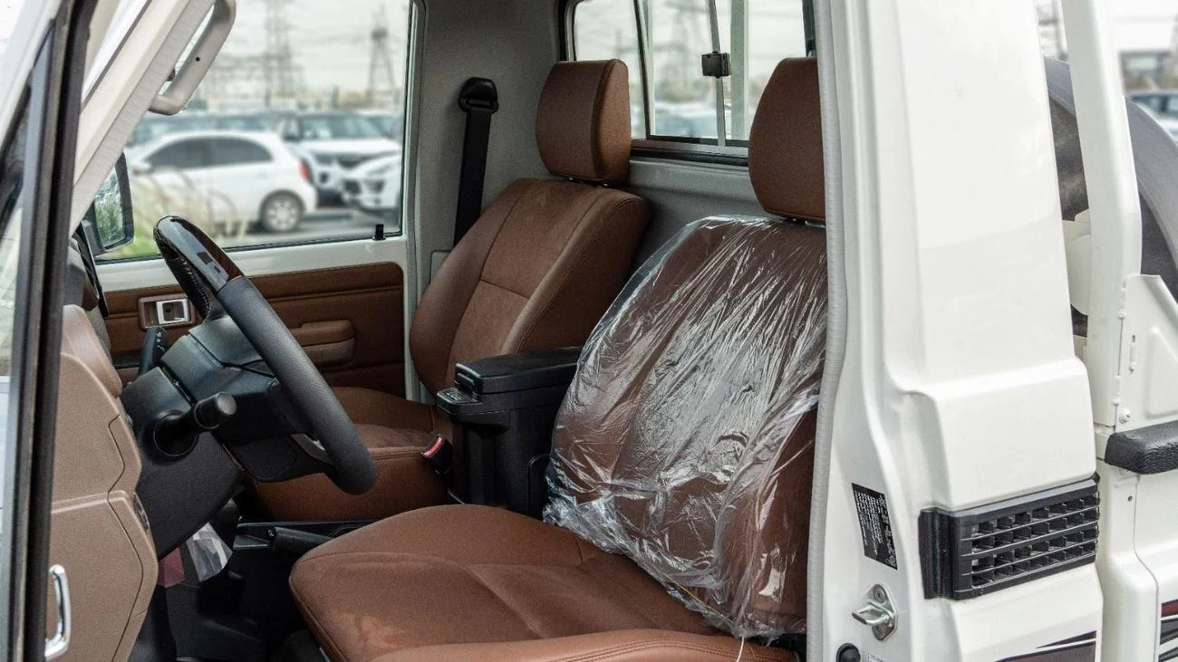 Toyota LC79 2.8L AT Diesel Full Option (White-Brown)