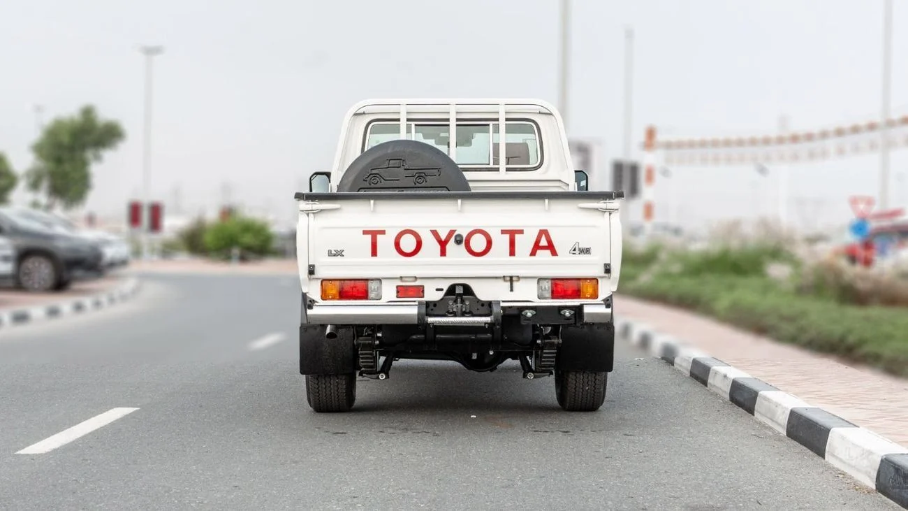Toyota LC79 2.8L AT Diesel Full Option (White-Brown)