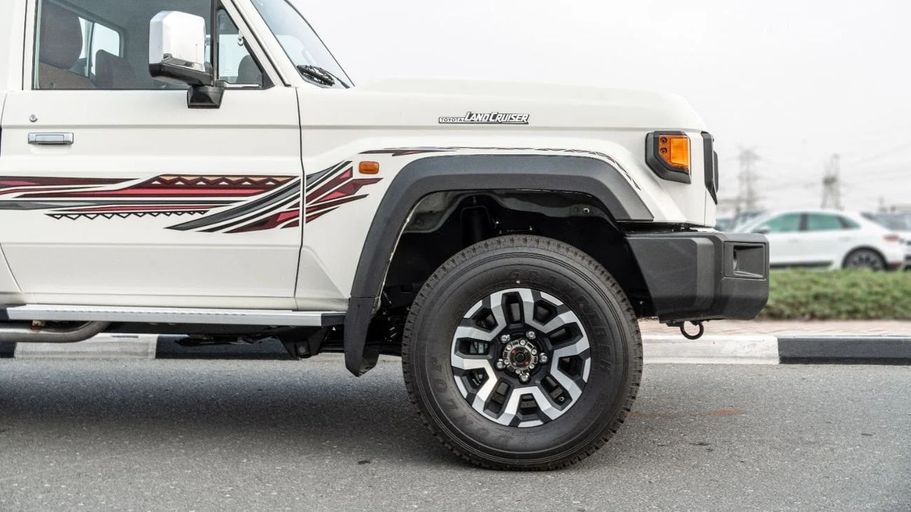 Toyota LC79 2.8L AT Diesel Full Option (White-Brown)