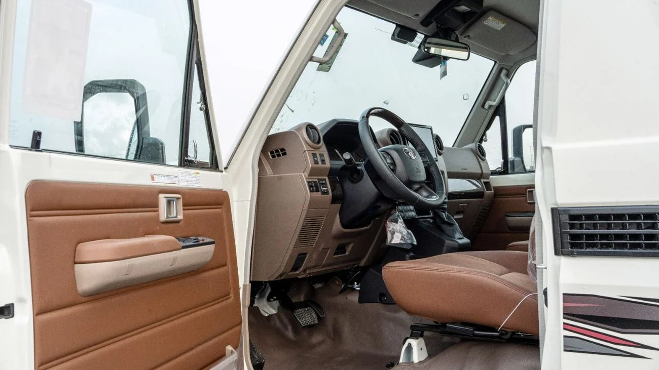 Toyota LC79 2.8L AT Diesel Full Option (White-Brown)