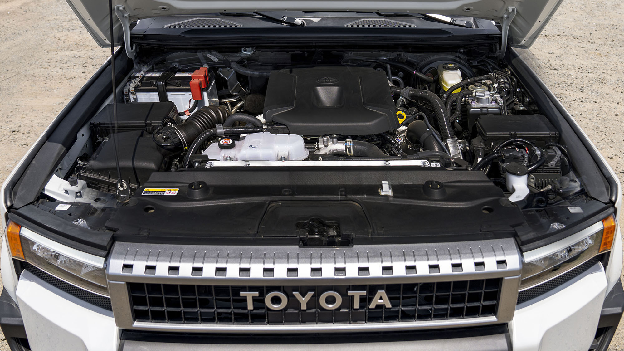 TOYOTA PRADO 250 TXL 2.7P AT LIMITED _VWHITE