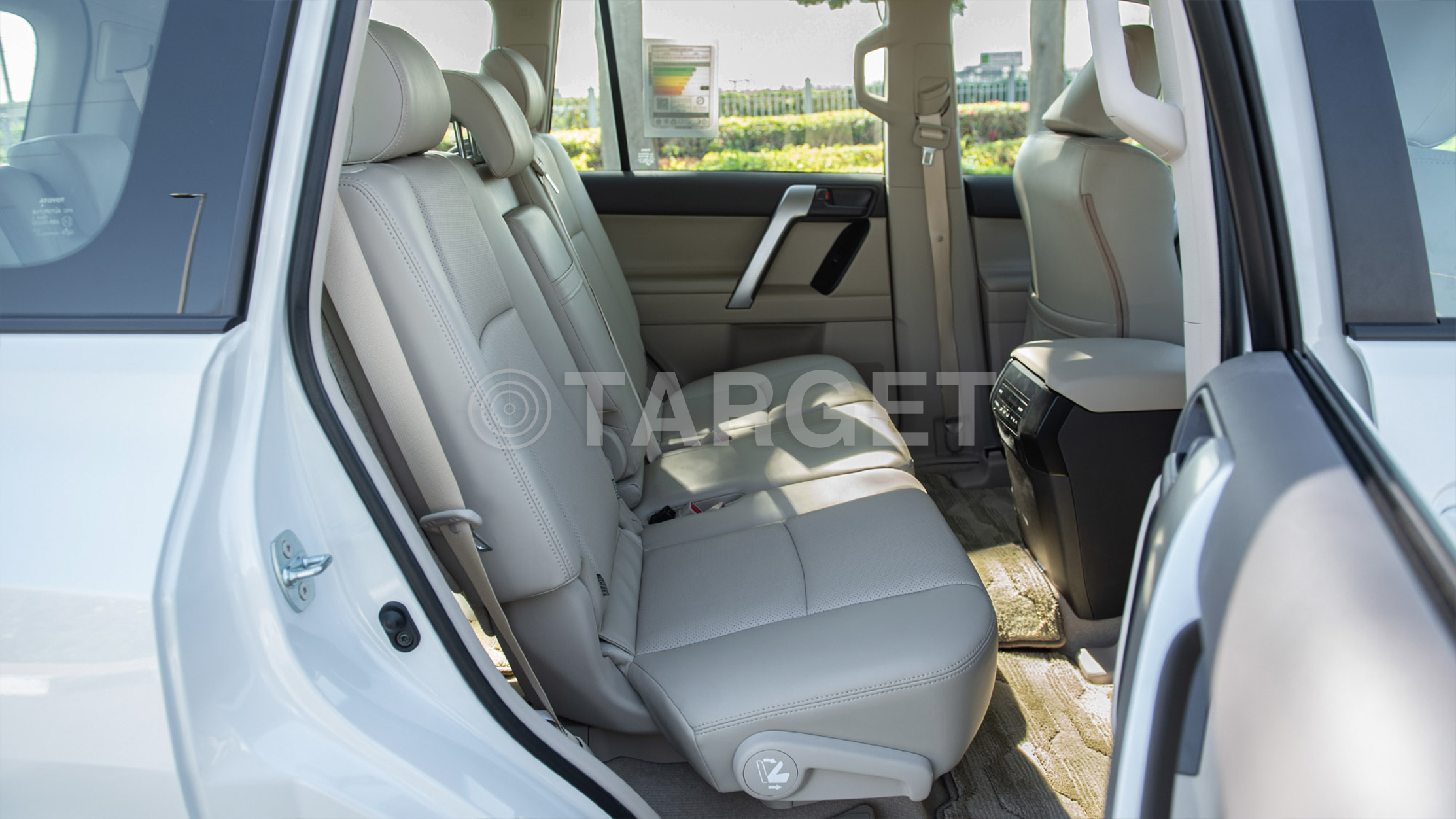 TOYOTA PRADO GXR 4.0P AT _ WHITE
