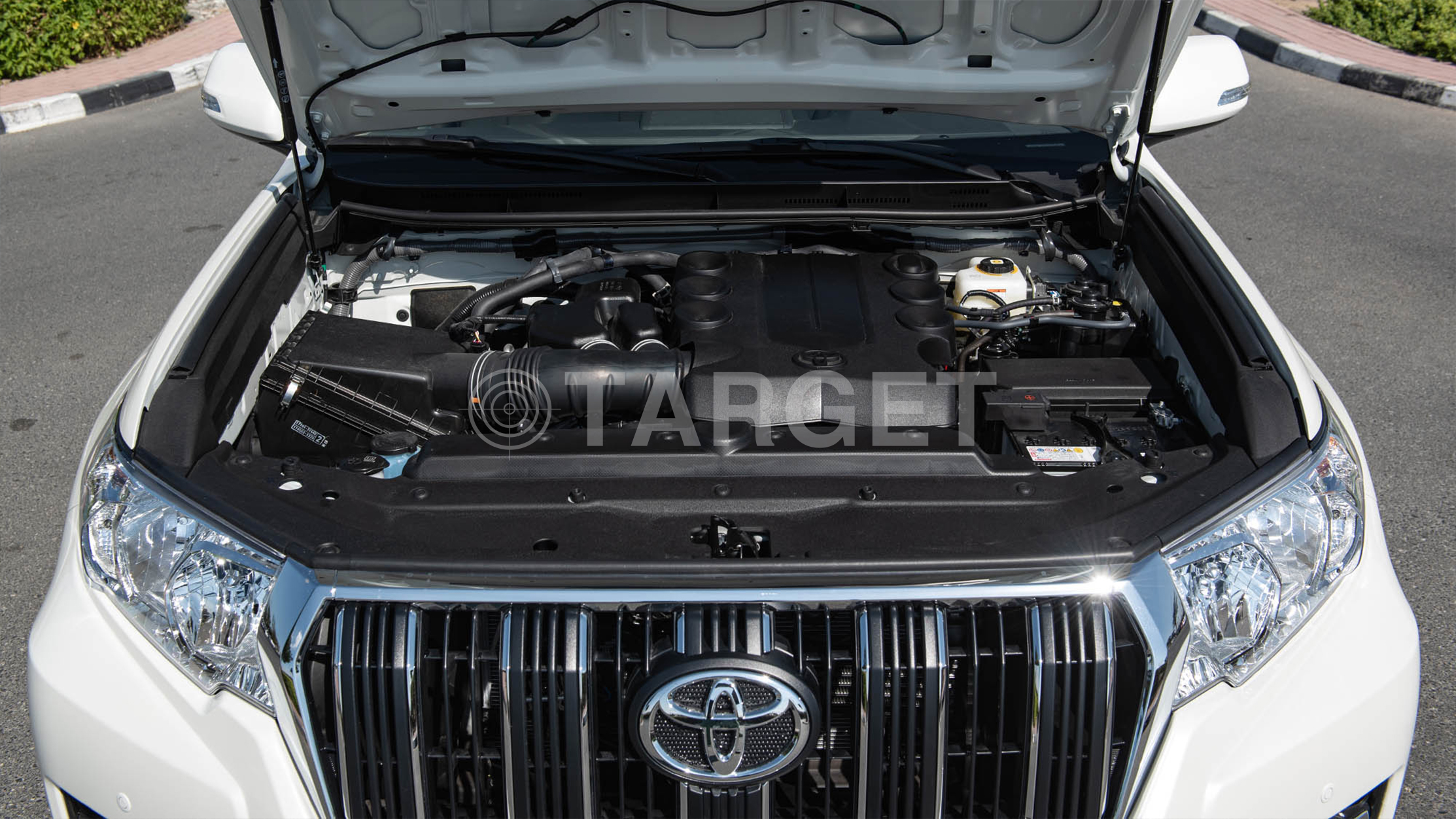 TOYOTA PRADO GXR 4.0P AT _ WHITE